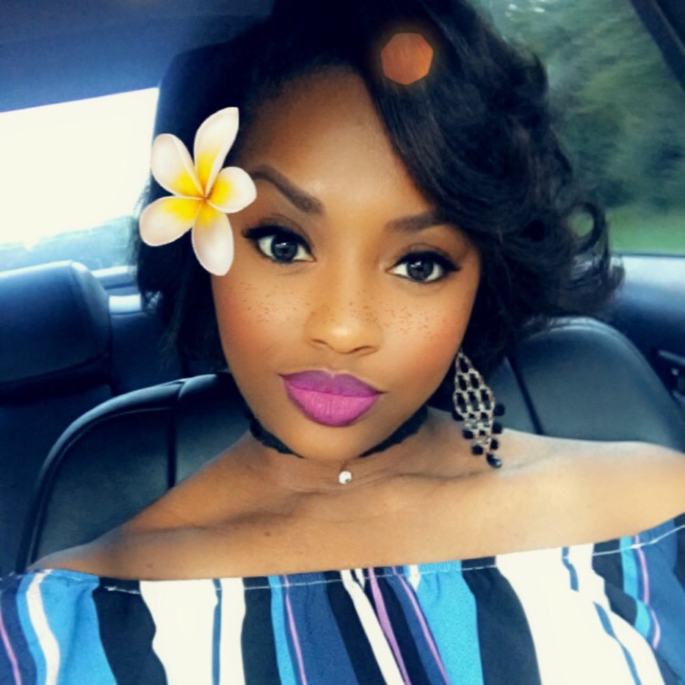 Meet your Posher, Derika